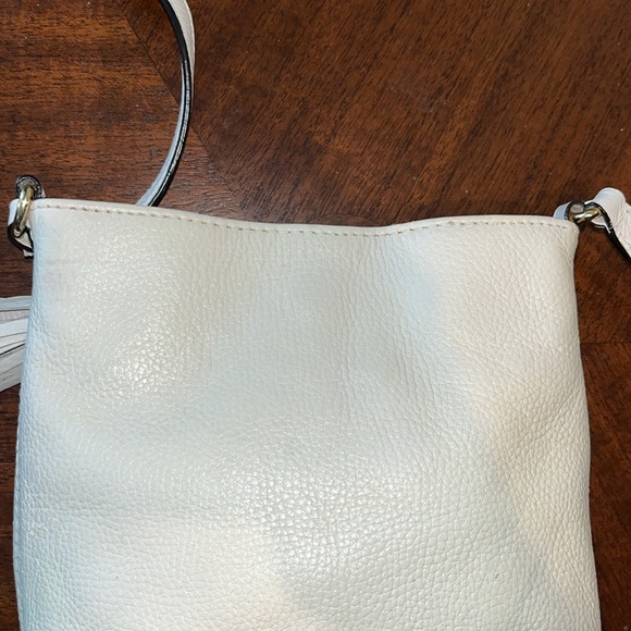 Michael Kors Crossbody mini bag /Tassel EUC πHPπ pebbled leather cream/gold - Picture 13 of 13
